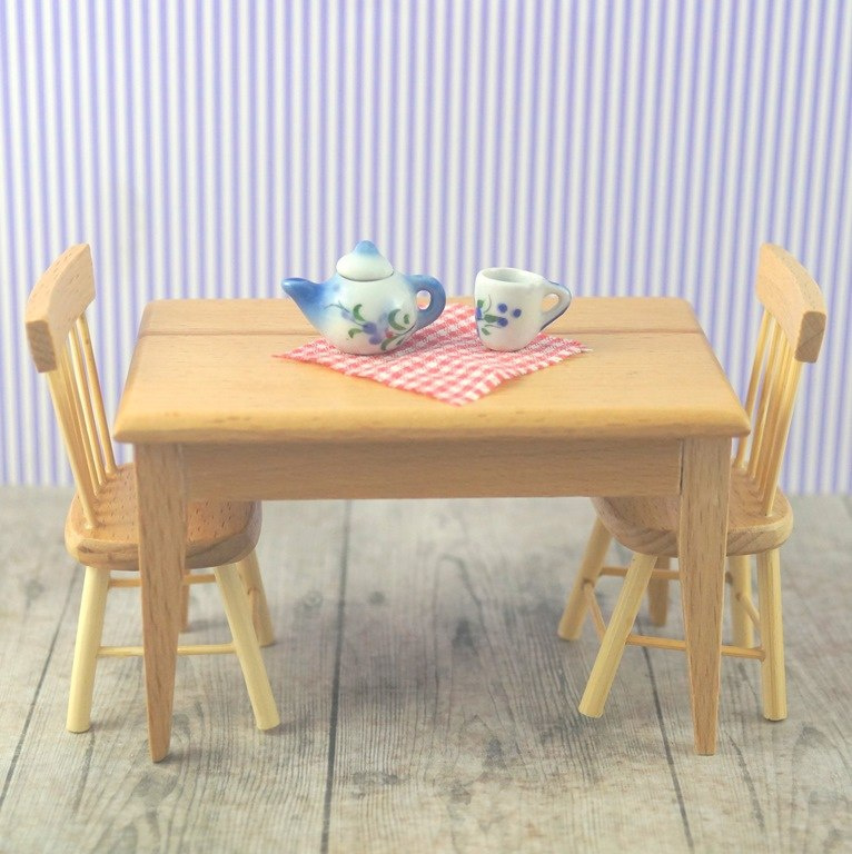 Stół drewniany+ dwa krzesełka
