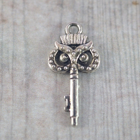 ZAWIESZKA KLUCZYK SOWA