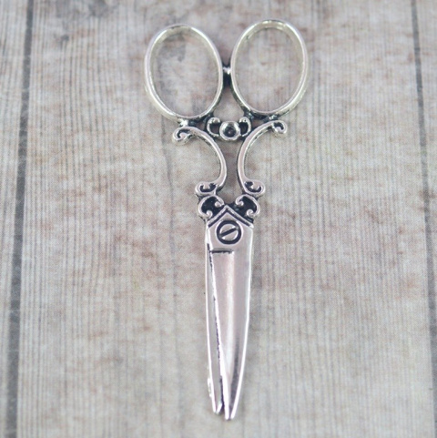 ZAWIESZKA ANTYCZNE NOŻYCZKI