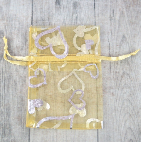 WORECZEK Z ORGANZY WANILIOWY Z SREBRNYMI SERDUSZKAMI