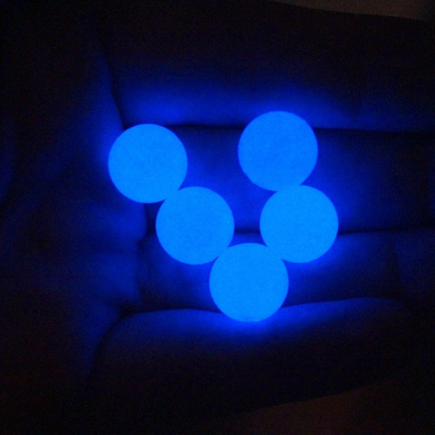 KORALIKI FLUORESCENCYJNE RÓŻOWY 10 mm 5 szt.
