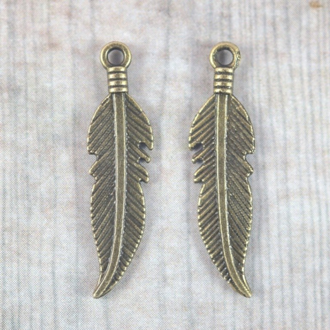 ZAWIESZKA STARE ZŁOTO PIÓRKO 2 szt.