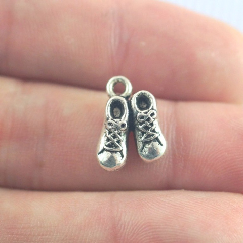 ZAWIESZKA SREBRNA PARA BUCIKÓW