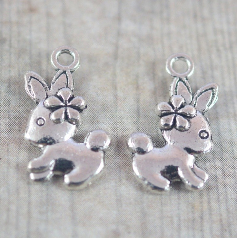 ZAWIESZKA ZAJĄCZEK Z KWIATKIEM SREBRNA