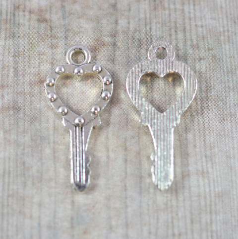 ZAWIESZKA METALOWA KLUCZYK