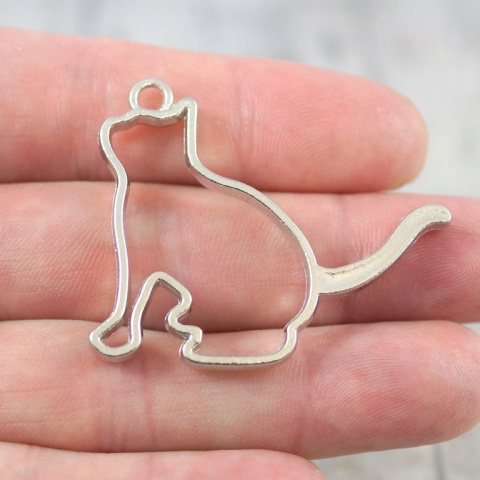 ZAWIESZKA ,RAMKA SREBRNA DUŻY KOTEK