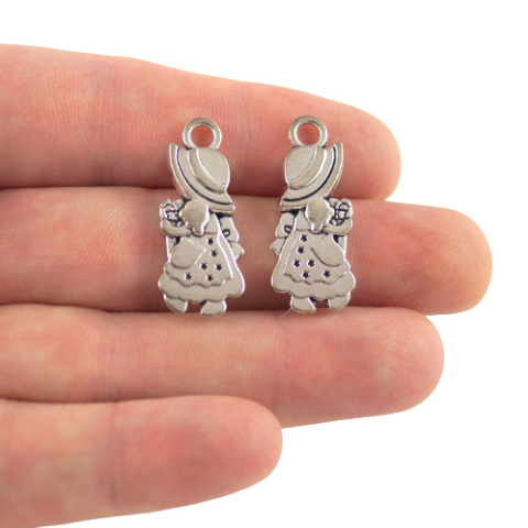 ZAWIESZKA DZIEWCZYNKA W KAPELUSZU