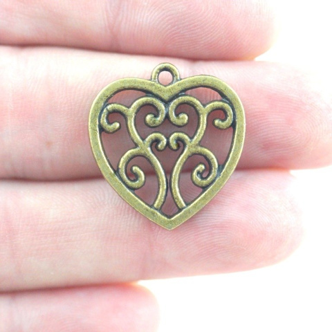 ZAWIESZKA AŻUROWE SERCE