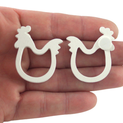 DREWNIANA OZDOBA KOGUCIK AŻUROWY BIAŁY