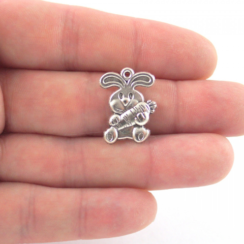 ZAWIESZKA ZAJĄCZEK Z MARCHEWKĄ