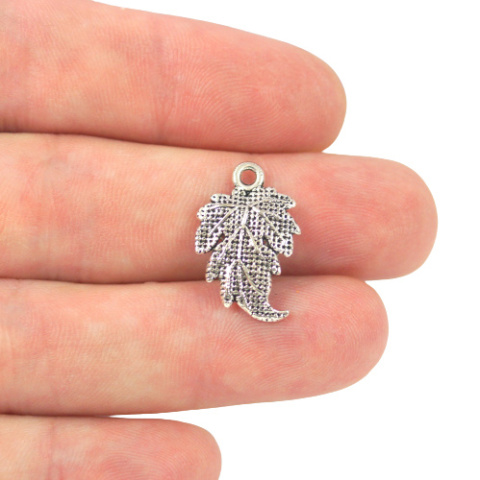 ZAWIESZKA OZDOBNA LIŚĆ