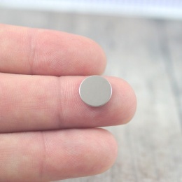 MAGNES NEODYMOWY DO OZDOBY NA LODÓWKĘ 10x1 mm 8 szt.