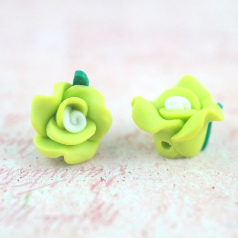 KORALIK FIMO- KWIATEK RÓŻA JASNO ZIELONA