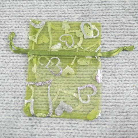 WORECZEK Z ORGANZY ZIELONY Z SERDUSZKAMI