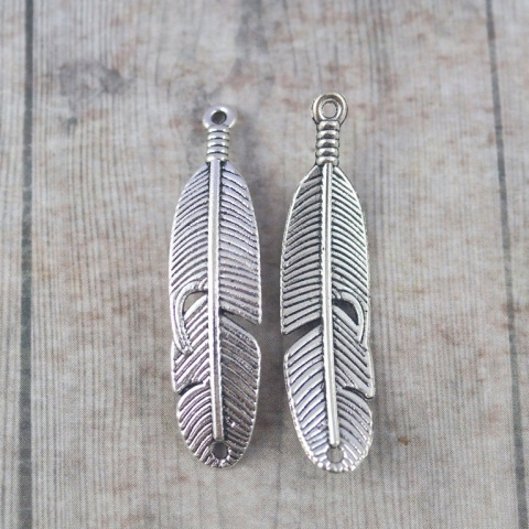 ZAWIESZKA SKRZYWIONE PIÓRO